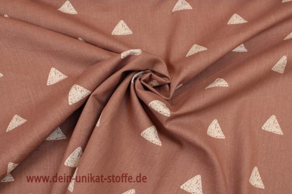 Webstoff Baumwolle dunkelaltrosa mit weißen Dreiecken